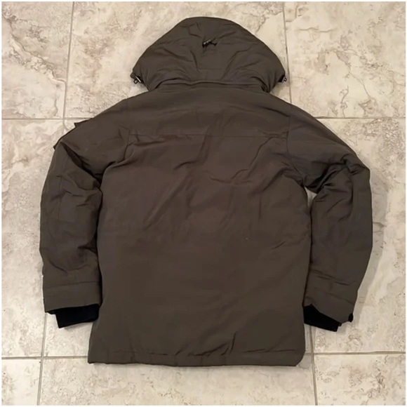 Women's Gray Puffer Jacket - Picture 4 of 4